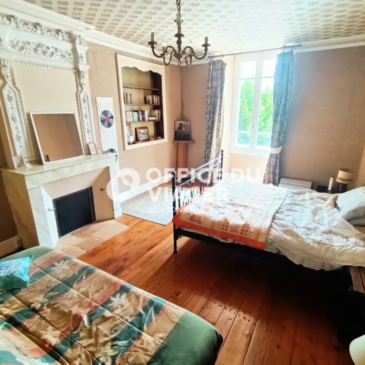 Maison - 7 pièces -  299,17 m²