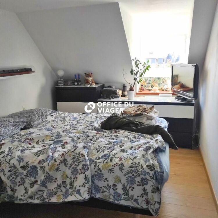 Ensemble immobilier - 1 appartement + 1 local commercial - 126,10 m²