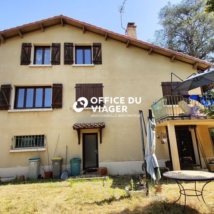 Maison - 9 pièces - 225 m²