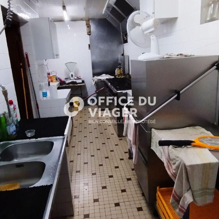 Immeuble - 2 commerces - 7 appartements - 428 m²