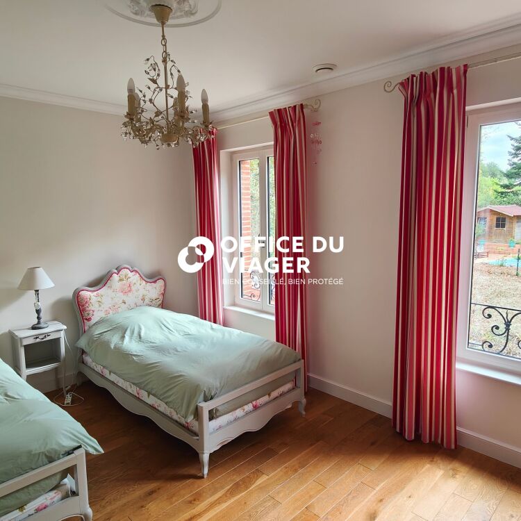 Maison - 9 pièces - 240 m²