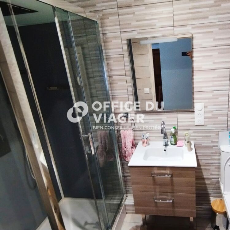 Immeuble - 2 commerces - 7 appartements - 428 m²