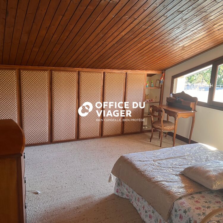 Maison - 6 pièces - 260 m²