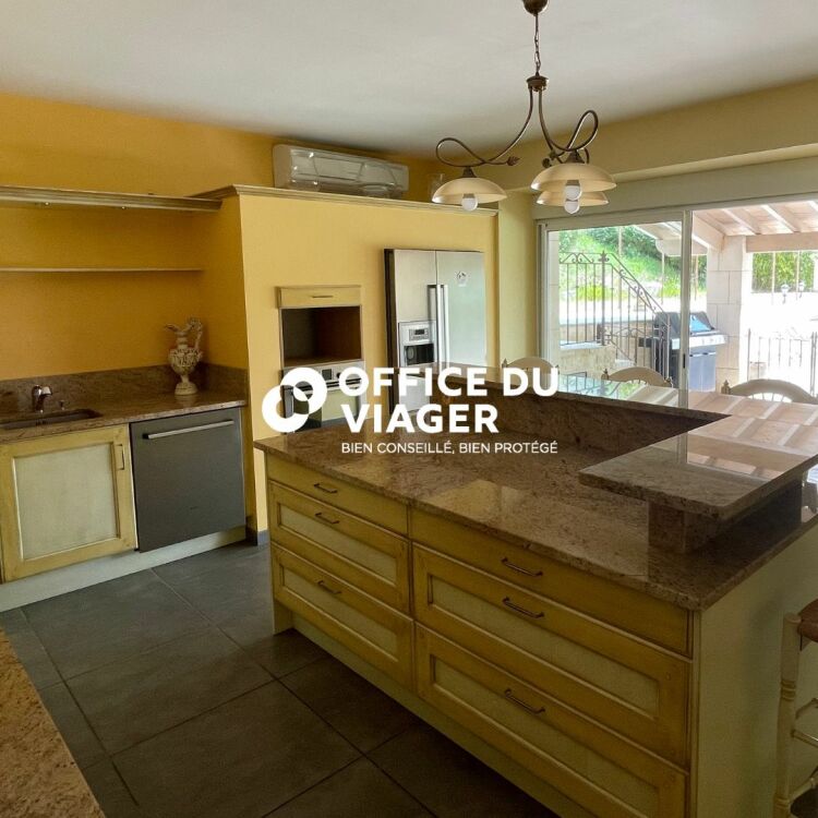 Maison - 5 pièces - 210 m²