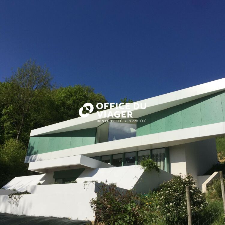 Maison - 6 pièces - 232 m²