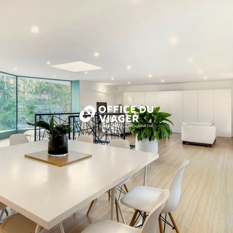 Maison - 6 pièces - 232 m²