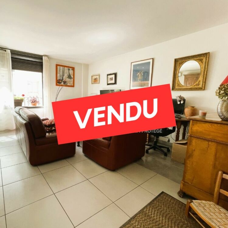 Maison divisée en 2 appartements - 8 pièces - 240,28 m²