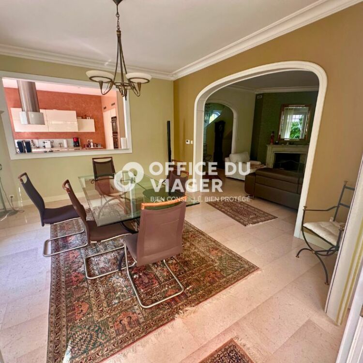 Maison - 6 pièces - 258 m²
