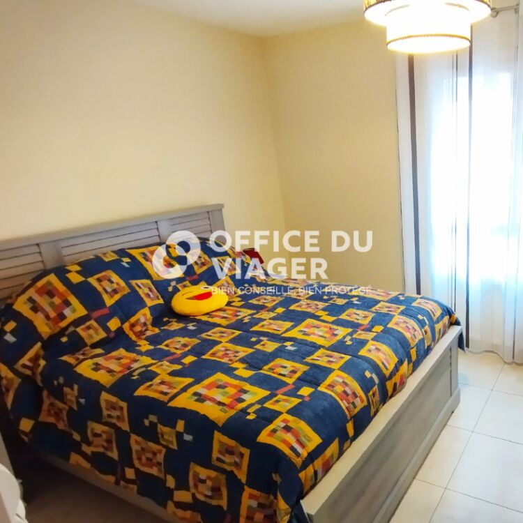 Immeuble - 2 commerces - 7 appartements - 428 m²