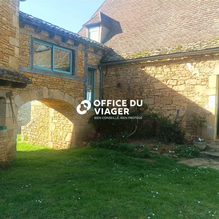 Ensemble immobilier - 6 pièces - 140 m²