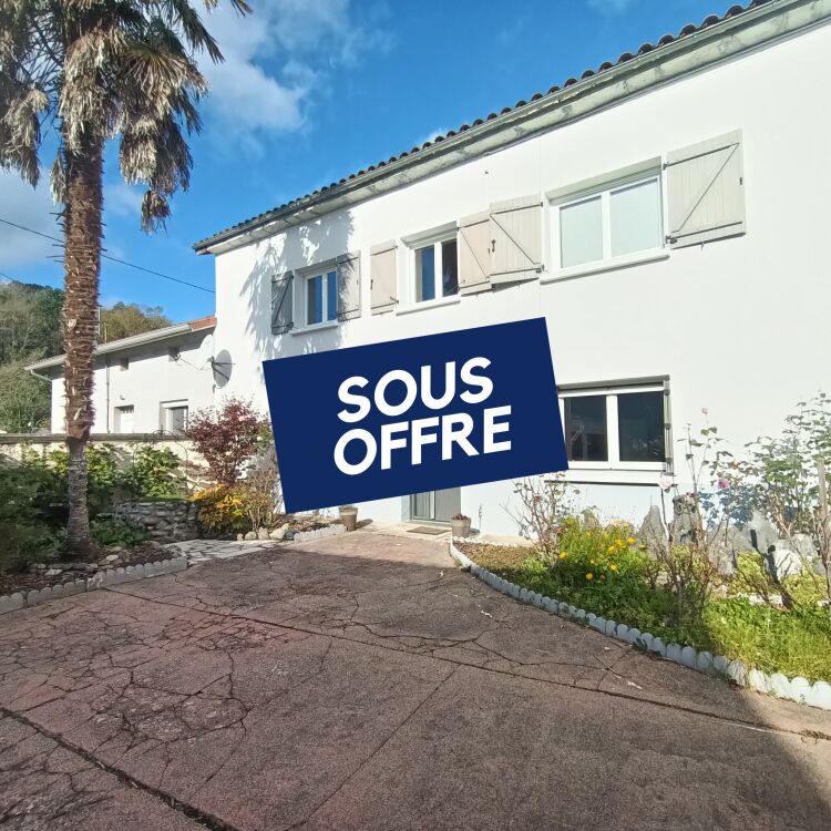 Ensemble immobilier - 8 pièces - 213,58 m²