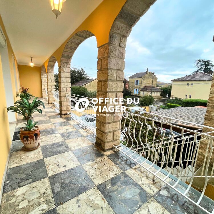 Ensemble immobilier - 10 pièces - 225 m²