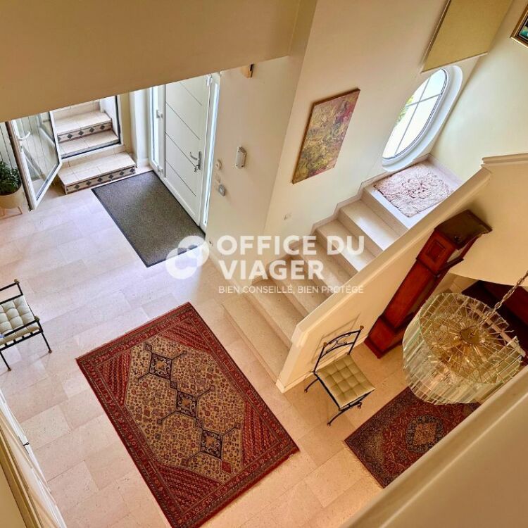 Maison - 6 pièces - 258 m²