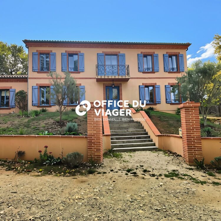 Maison - 9 pièces - 240 m²
