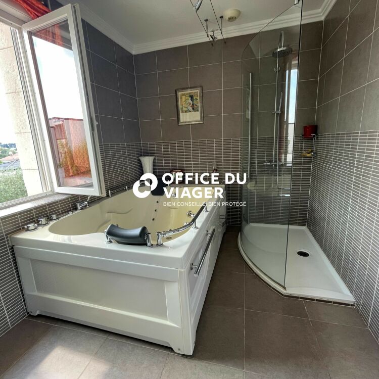 Maison - 5 pièces - 210 m²