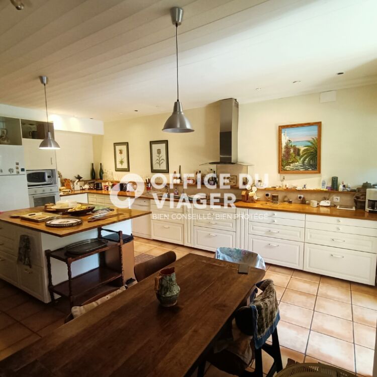 Maison - 7 pièces -  299,17 m²