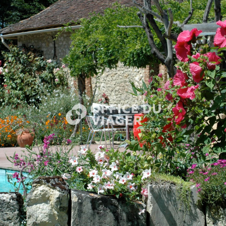 Maison - 8 pièces - 290 m²