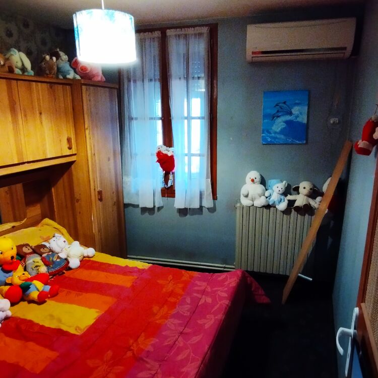 Immeuble - 2 commerces - 7 appartements - 460 m²