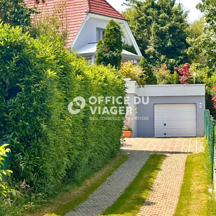 Maison - 6 pièces - 258 m²