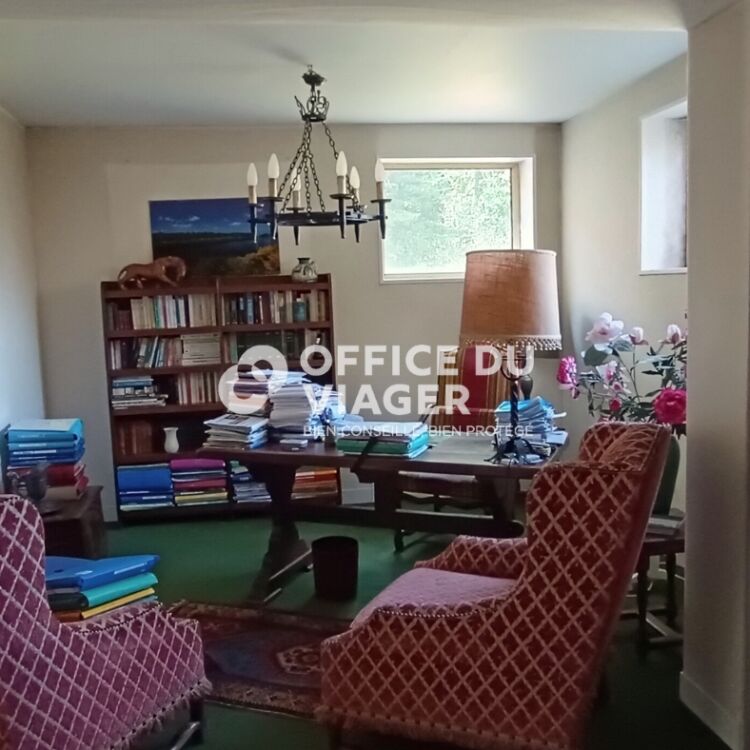 Maison - 7 pièces - 254 m²