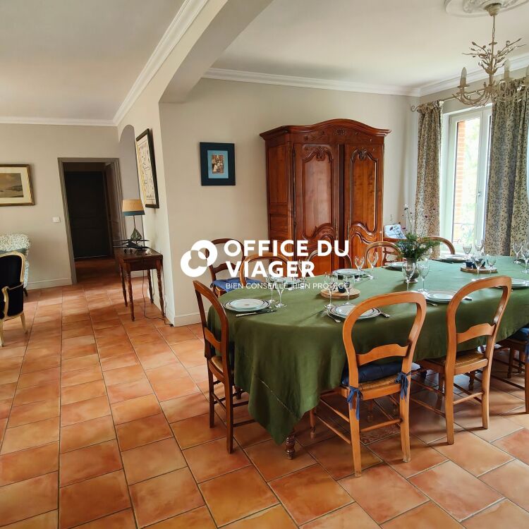 Maison - 9 pièces - 240 m²