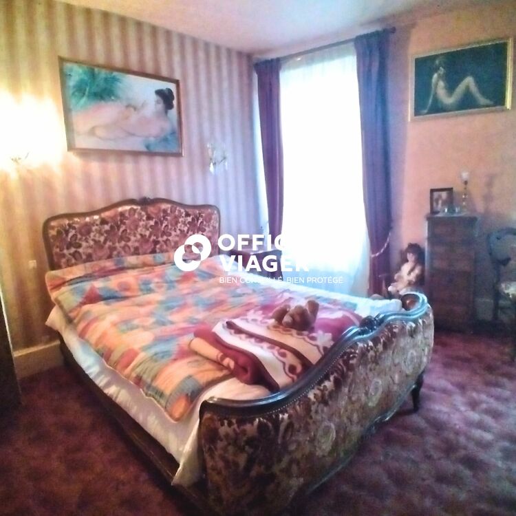 Maison - 8 pièces - 240 m²