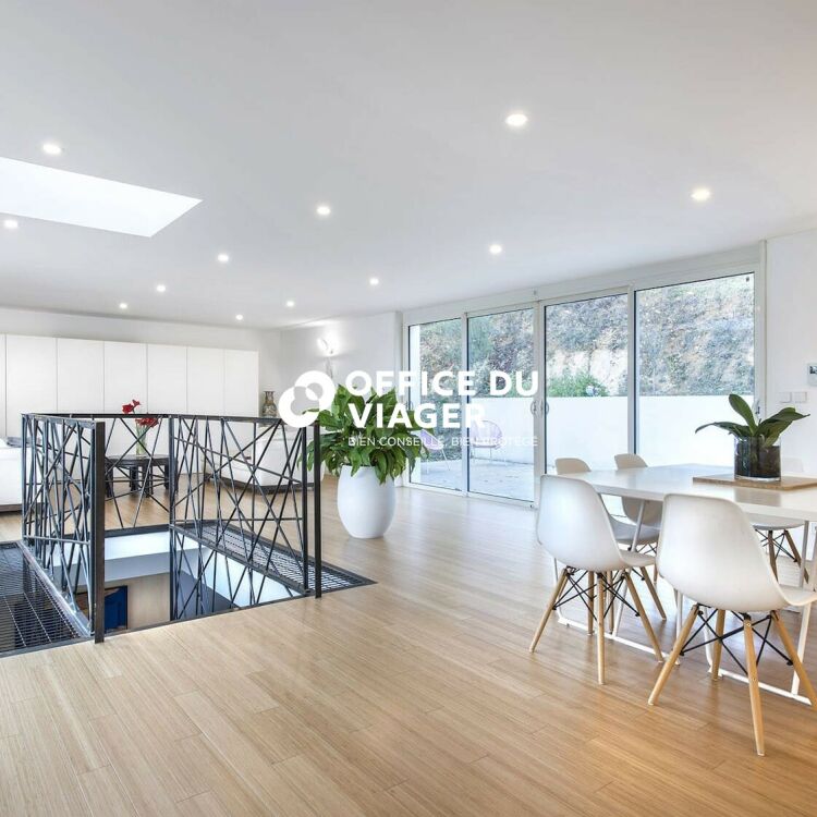 Maison - 6 pièces - 232 m²