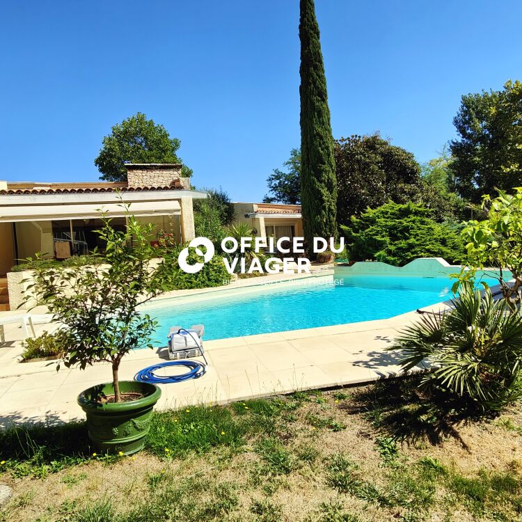 Maison - 6 pièces - 180 m²