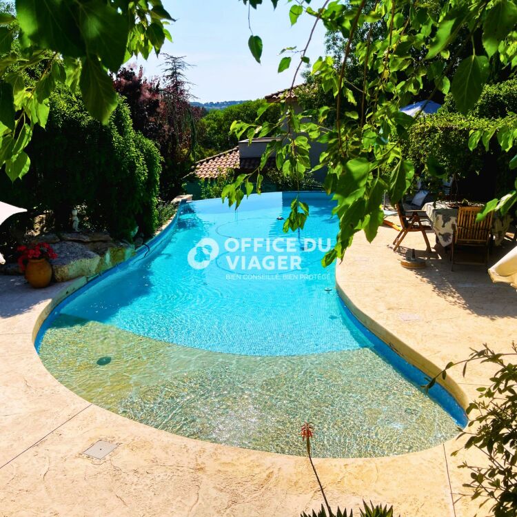 Maison - 6 pièces - 195 m²