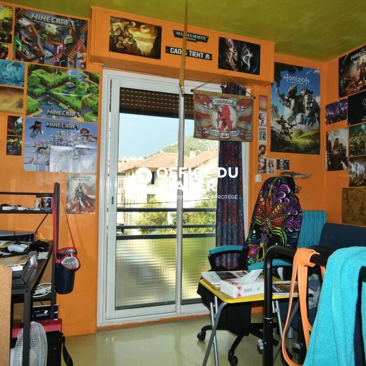 Appartement- 5 pièces - 80 m²