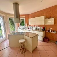 Maison - 6 pièces - 258 m²