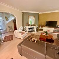 Maison - 6 pièces - 258 m²