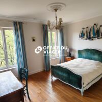 Maison - 9 pièces - 240 m²