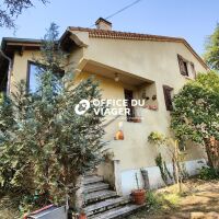 Maison - 9 pièces - 225 m²