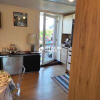 Ensemble immobilier - 1 appartement + 1 local commercial - 126,10 m²