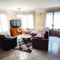 Immeuble - 2 commerces - 7 appartements - 428 m²