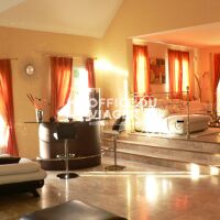 Maison - 8 pièces - 346 m²