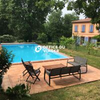 Maison - 9 pièces - 240 m²