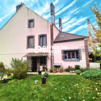 Maison - 8 pièces - 240 m²