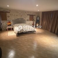 Maison - 7 pièces - 400 m²