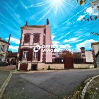 Maison - 8 pièces - 240 m²