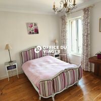 Maison - 9 pièces - 240 m²