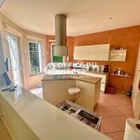 Maison - 6 pièces - 258 m²