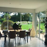 Maison - 7 pièces - 266 m²
