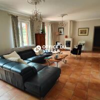 Maison - 9 pièces - 240 m²