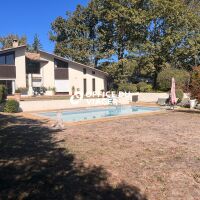 Maison - 6 pièces - 260 m²