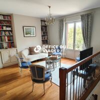 Maison - 9 pièces - 240 m²