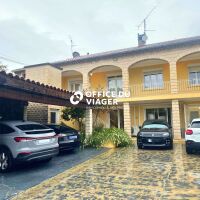 Ensemble immobilier - 10 pièces - 225 m²