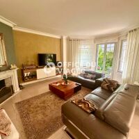 Maison - 6 pièces - 258 m²