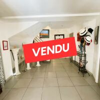 Maison divisée en 2 appartements - 8 pièces - 240,28 m²